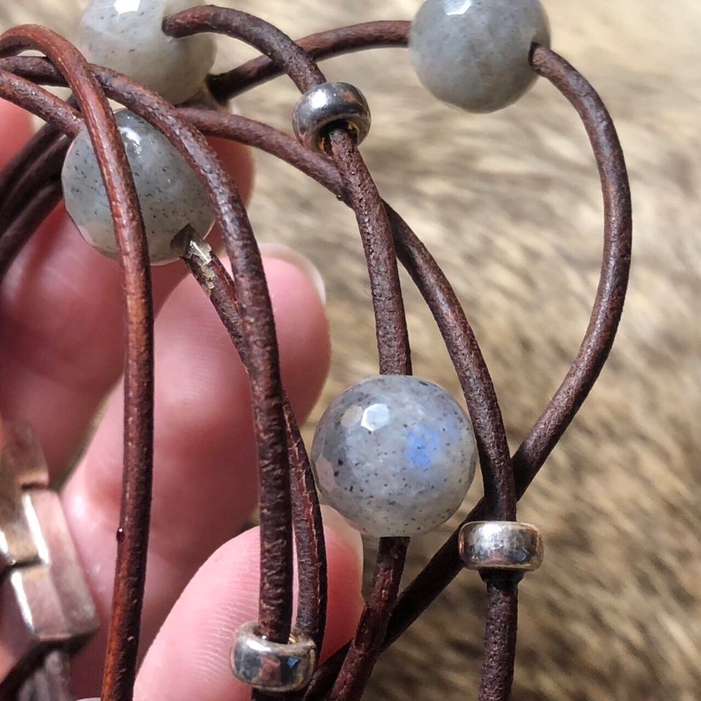 Faceted labradorite bead leather bracelet - Picture 2 of 3